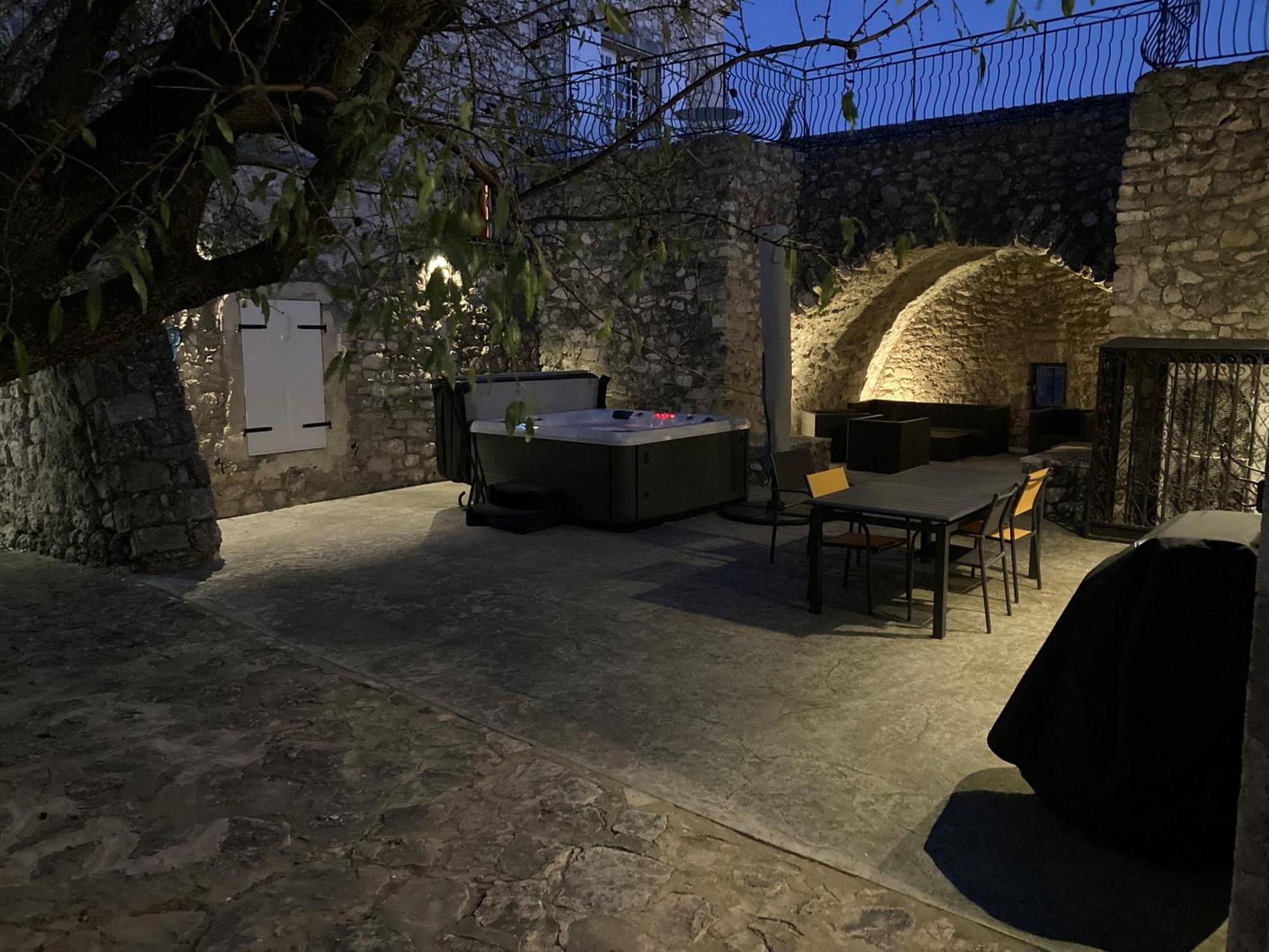 La Closerie D'Escalin Gite 12 Personnes Et Jacuzzi La Garde-Adhémar Εξωτερικό φωτογραφία